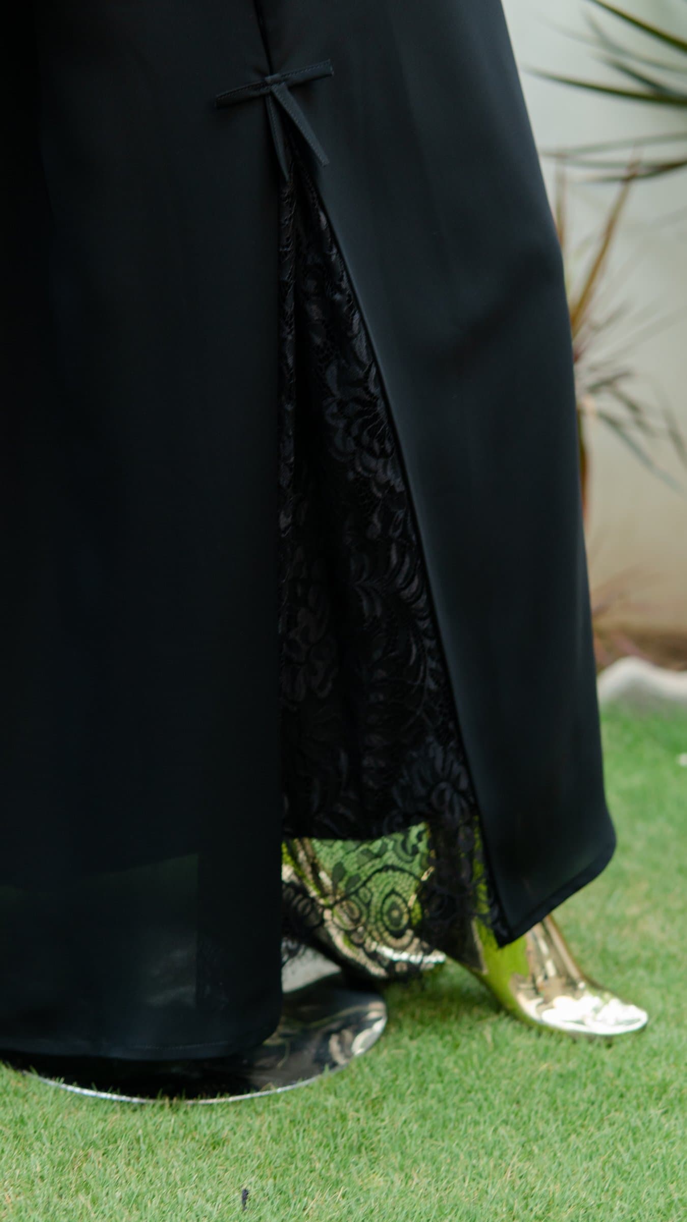Noir Feather Dubai Abaya — BA-127